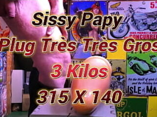 0N  Sissy Papy avec un plug G&eacute_ant