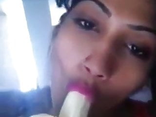 Arab-MILF sucks a Banana