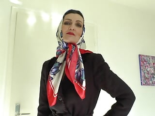 Lady Victoria Valente Showed Elegant Satin Headscarves Scarf Queen