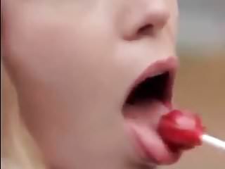 Sucking blowpop