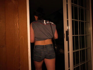 Domin-Hoe Delivery: Quickie Facial between Customers - Vanessa Cliff