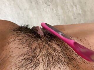 Toothbrush mastrubating pussy